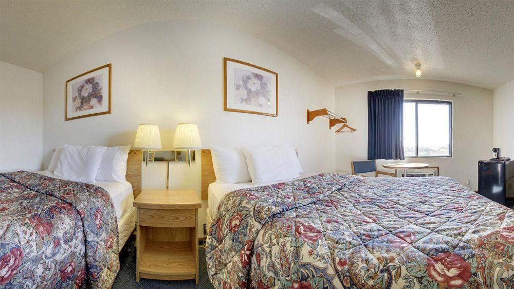 Super 8 By Wyndham Manhattan Ks Kültér fotó